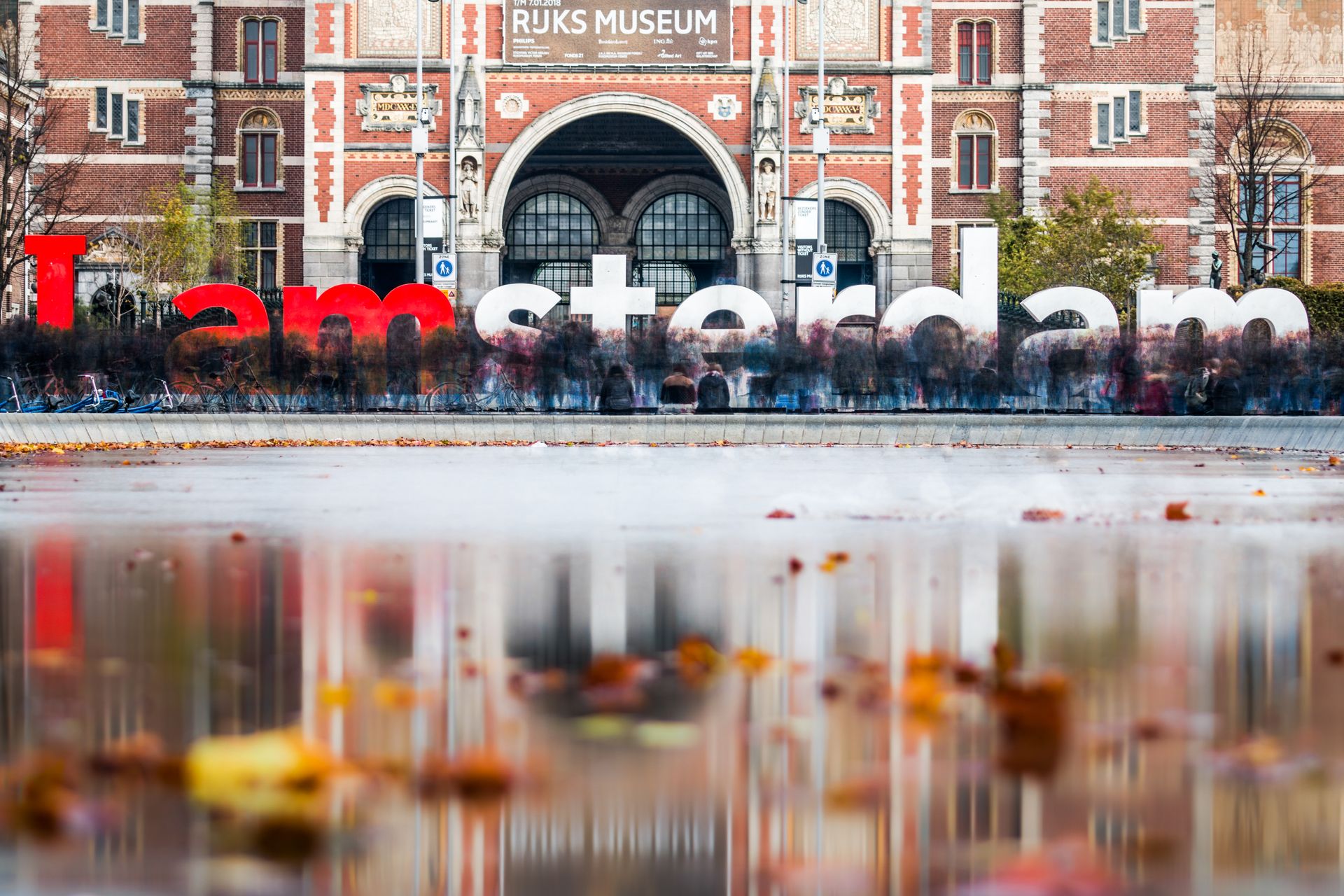 Rijksmuseum with I amsterdam logo